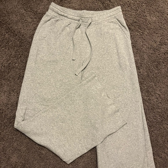 Gray straight leg sweatpants - Picture 3 of 3